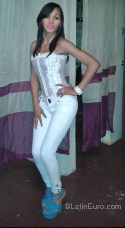 Date this good-looking Dominican Republic girl Carolina from Santo Domingo DO18302