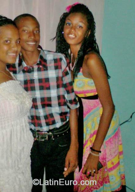 Date this foxy Venezuela girl Alicia from Caracas VE135