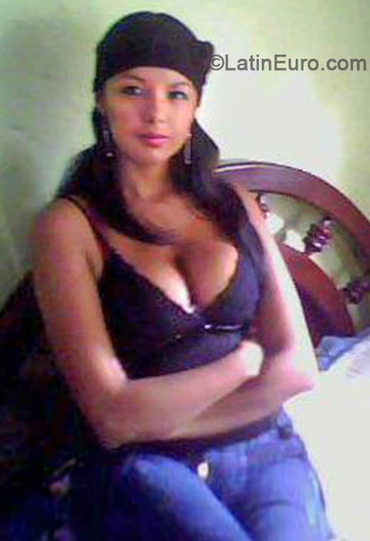 Date this athletic Colombia girl Yuli from Medellin CO14786