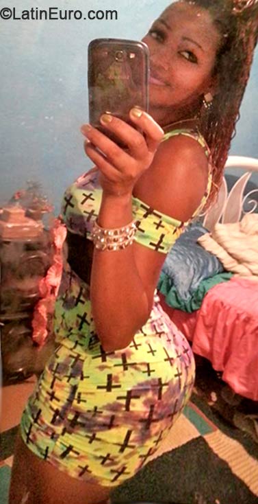 Date this pretty Brazil girl Samara from Rio De Janeiro BR8524