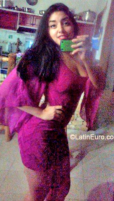 Date this attractive Venezuela girl Ariane from Barinas VE148