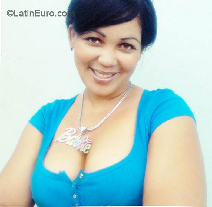 Date this happy Dominican Republic girl Kilci from Santo Domingo DO18511