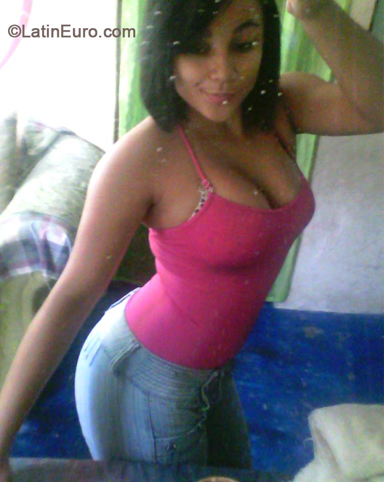Date this charming Dominican Republic girl Modelisa from Santo Domingo DO18770