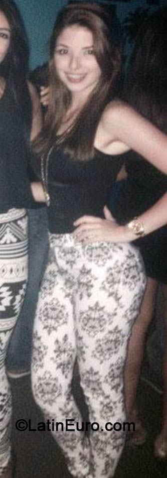 Date this voluptuous Venezuela girl Karla from Anzoategui VE164