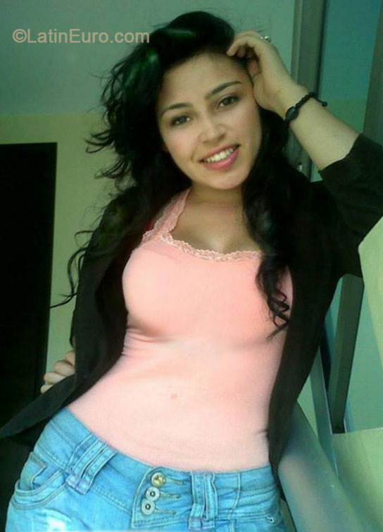 Date this nice looking Colombia girl Tatiana from Bucaramanaga CO14962