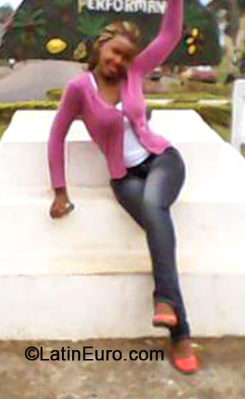Date this sultry Cameroon girl Francine from Yaounde CM197