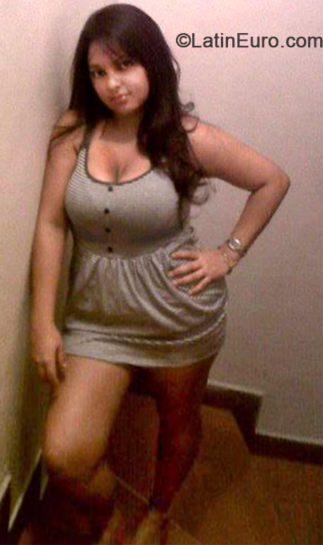 Date this nice looking Colombia girl Yulieth from Cali CO14973