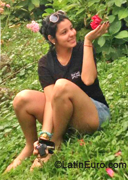 Date this foxy Venezuela girl Say from Maracaibo VE176