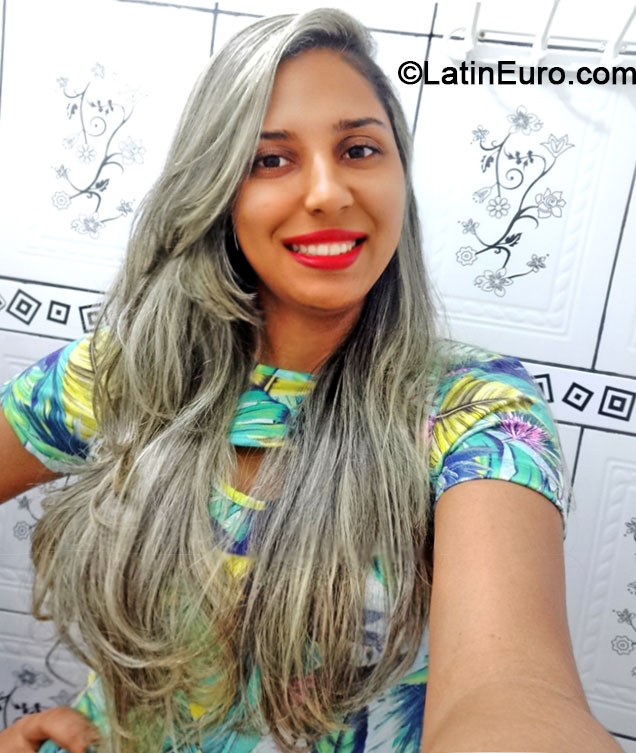 Date this hot Brazil girl Erica from Ilheus BR8704