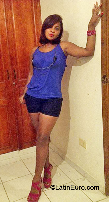 Date this hard body Dominican Republic girl Lilibeth from Santiago DO18665