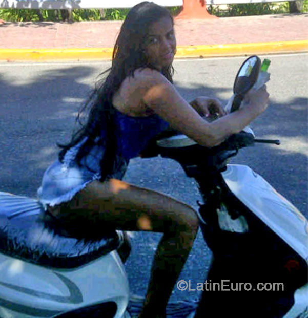 Date this happy Dominican Republic girl Luna from Puerto Plata DO18669