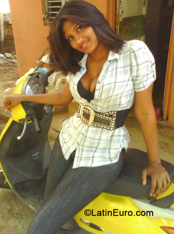 Date this charming Dominican Republic girl Katerin from Santo Domingo DO18671