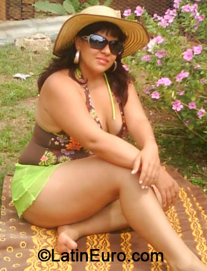 Date this happy Colombia girl Andrea from Cali CO15006