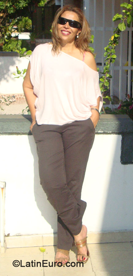 Date this good-looking Colombia girl Victoria from Cali CO15027