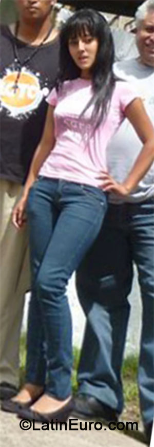 Date this charming Honduras girl Rosa from Tegucigalpa HN940