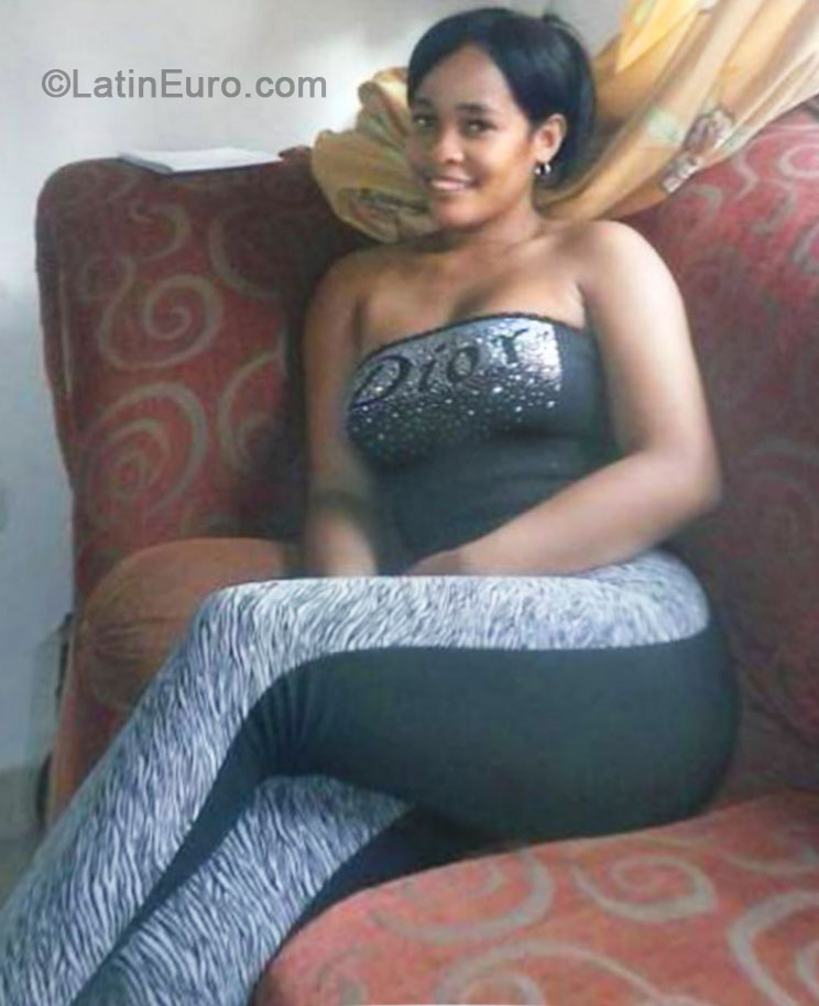 Date this good-looking Colombia girl Karolina castil from Cali CO15098