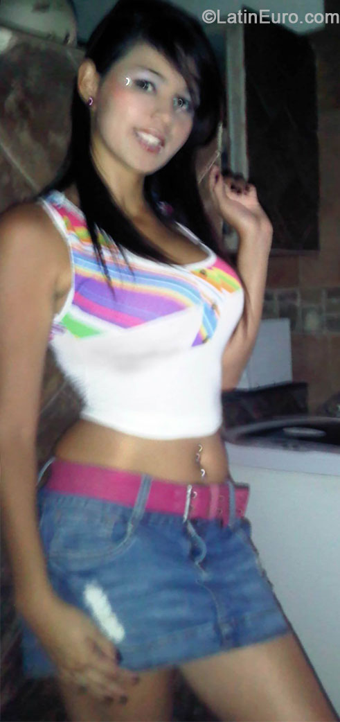 Date this foxy Venezuela girl Genesis from Caracas VE210