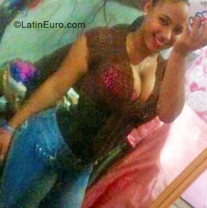 Date this passionate Dominican Republic girl Vicky from Salcedo DO18865