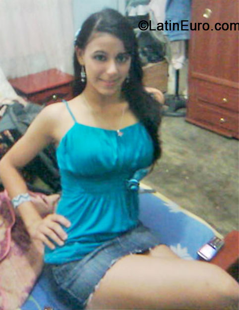 Date this stunning Venezuela girl Vanessa from Caracas VE217