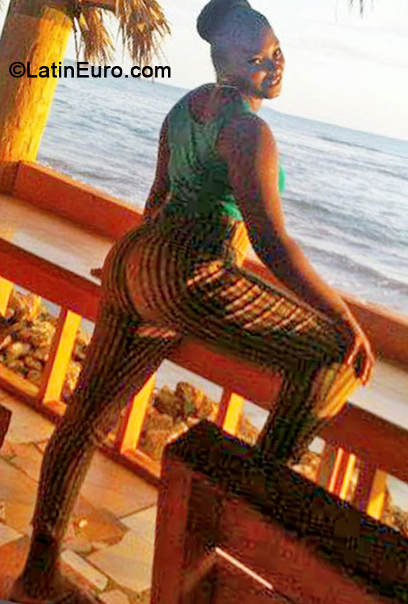 Date this beautiful Jamaica girl Korana from Portmore JM1707