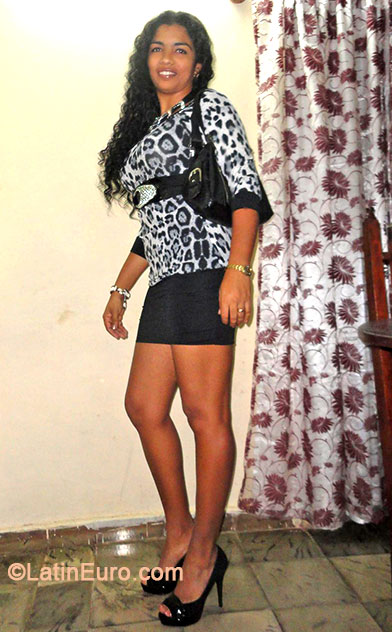 Date this good-looking Cuba girl Yuli from Las Tunas CU49