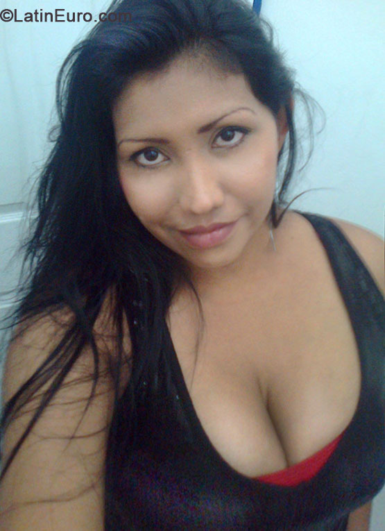 Date this attractive Costa Rica girl Julia from San Jose CR287
