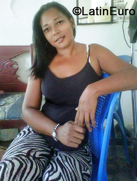 Date this voluptuous Dominican Republic girl Estudiante from San Pedro De Macoris DO18957