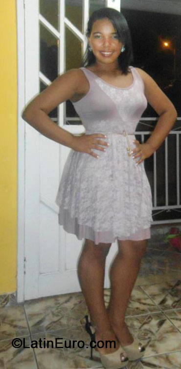 Date this happy Brazil girl Taise from Jacobina BR8769