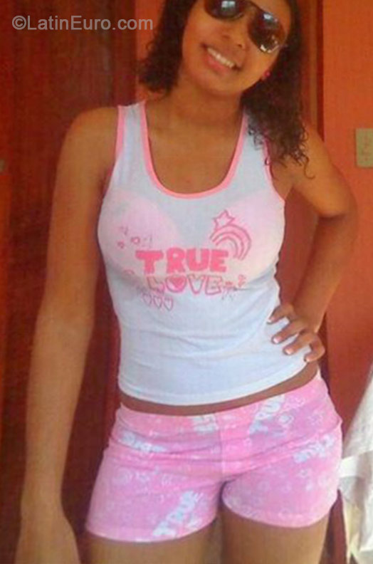 Date this charming Dominican Republic girl Yadi from Santiago DO55226