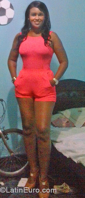 Date this nice looking Colombia girl Amelia from Cartagena CO15216