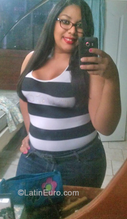 Date this sensual Dominican Republic girl Ionka from La Vega DO19046
