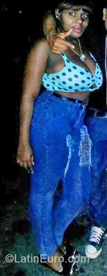 Date this foxy Dominican Republic girl Yulissa from Santo Domingo DO19049