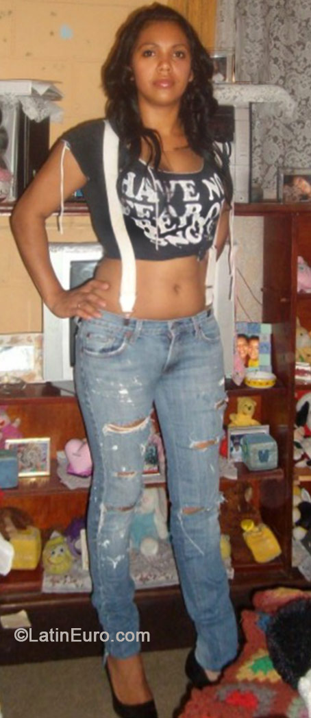Date this attractive El Salvador girl Rocio from San Salvador SV76