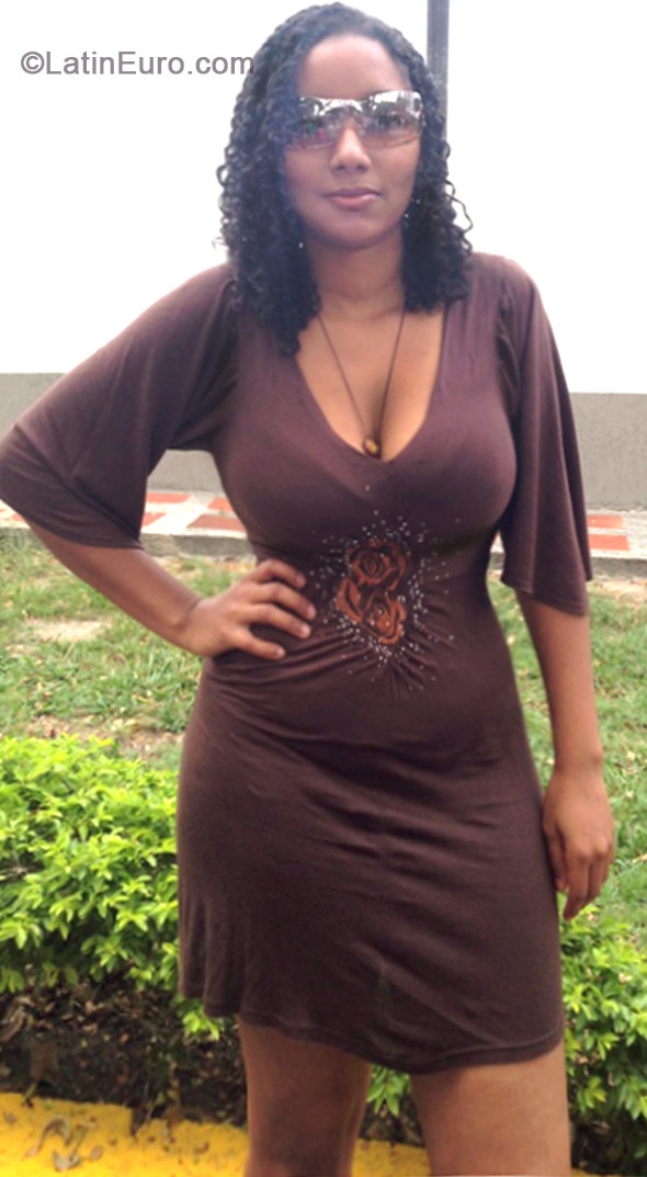 Date this pretty Colombia girl Amalfi from Cali CO17106