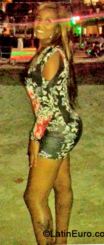 Date this foxy Dominican Republic girl Yissel from San Cristobal DO19095