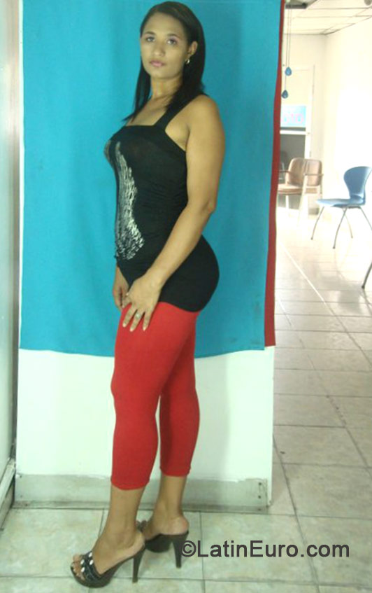 Date this hard body Dominican Republic girl Lucy31 from San Juan DO19117