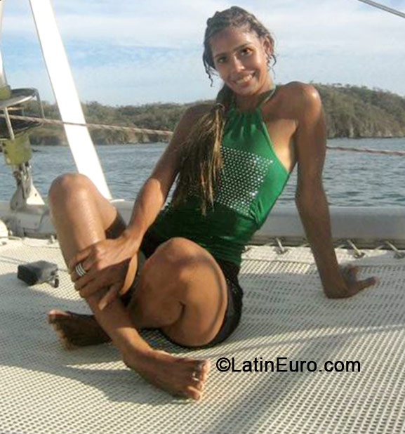 Date this cute Dominican Republic girl MONICA from Santo Domingo DO19136