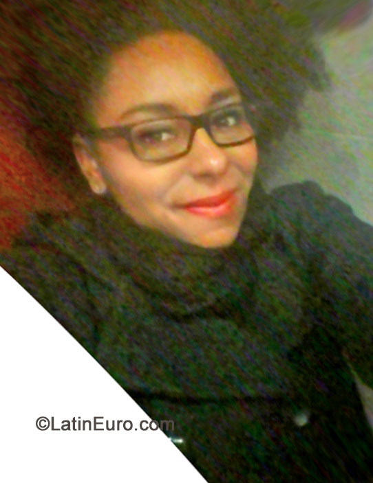 Date this athletic Brazil girl Cinthia from São Paulo BR8804