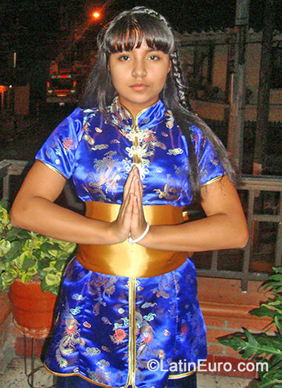 Date this athletic Colombia girl Val from Medellin CO15320