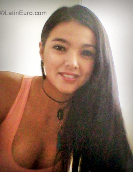 Date this young Colombia girl Carolina from Cali CO15323