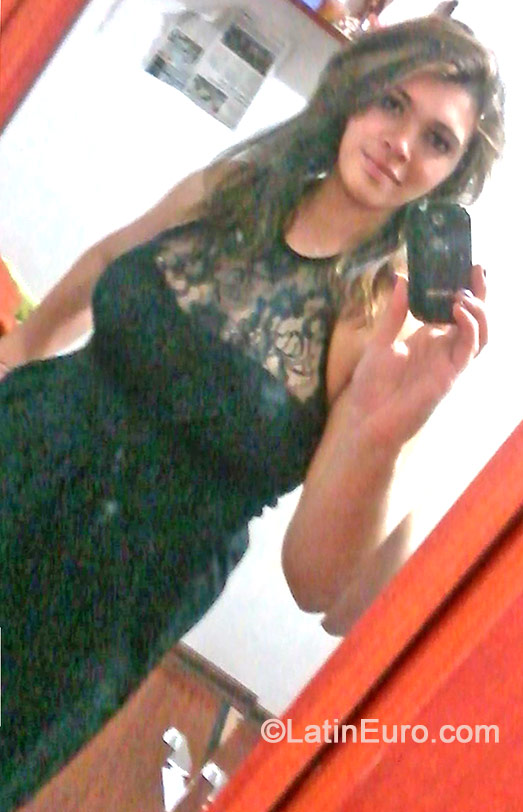 Date this beautiful Brazil girl Majoere from Curiiba BR8816