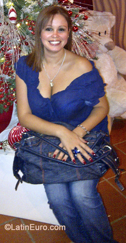 Date this attractive Venezuela girl Laura from Caracas VE252