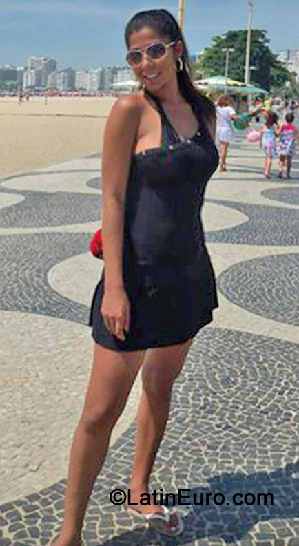Date this pretty Brazil girl Bruna from Rio De Janeiro BR8825