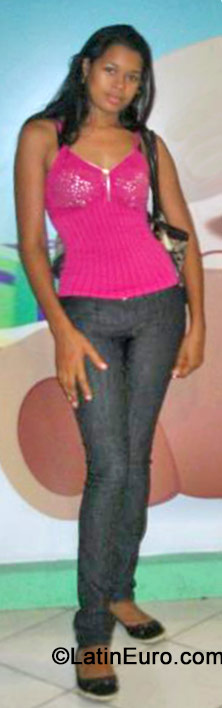 Date this hot Dominican Republic girl Yuderka from Santo Domingo DO19273