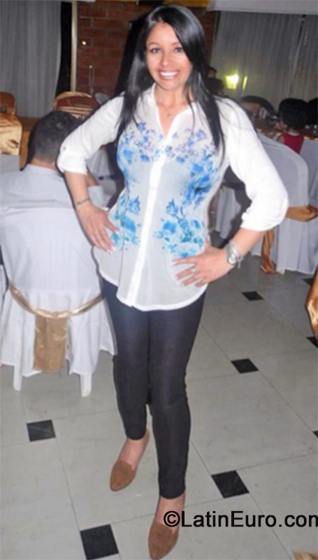 Date this tall Colombia girl Claudia from Bogota CO15373