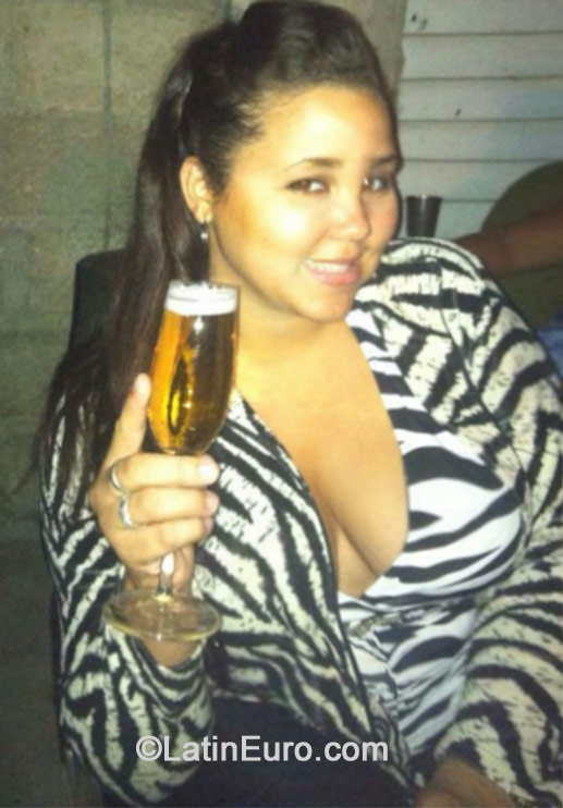 Date this funny Dominican Republic girl Kathia Abreu from Santo Domingo DO19286