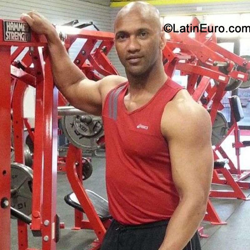 Date this foxy United States man Efrem from Denver US15107