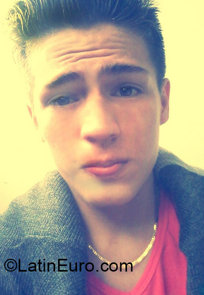 Date this charming Spain man Sneider navas from Madrid ES301