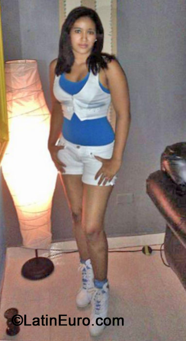 Date this stunning Dominican Republic girl Carolina from Santo Domingo DO19315