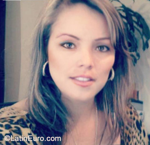 Date this georgeous Colombia girl Daisy from Bogota CO15406